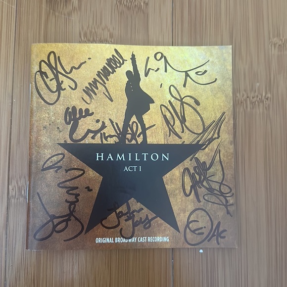 SIGNED Hamilton CD with lyric book signed by entire ORIGINAL cast - Picture 2 of 3